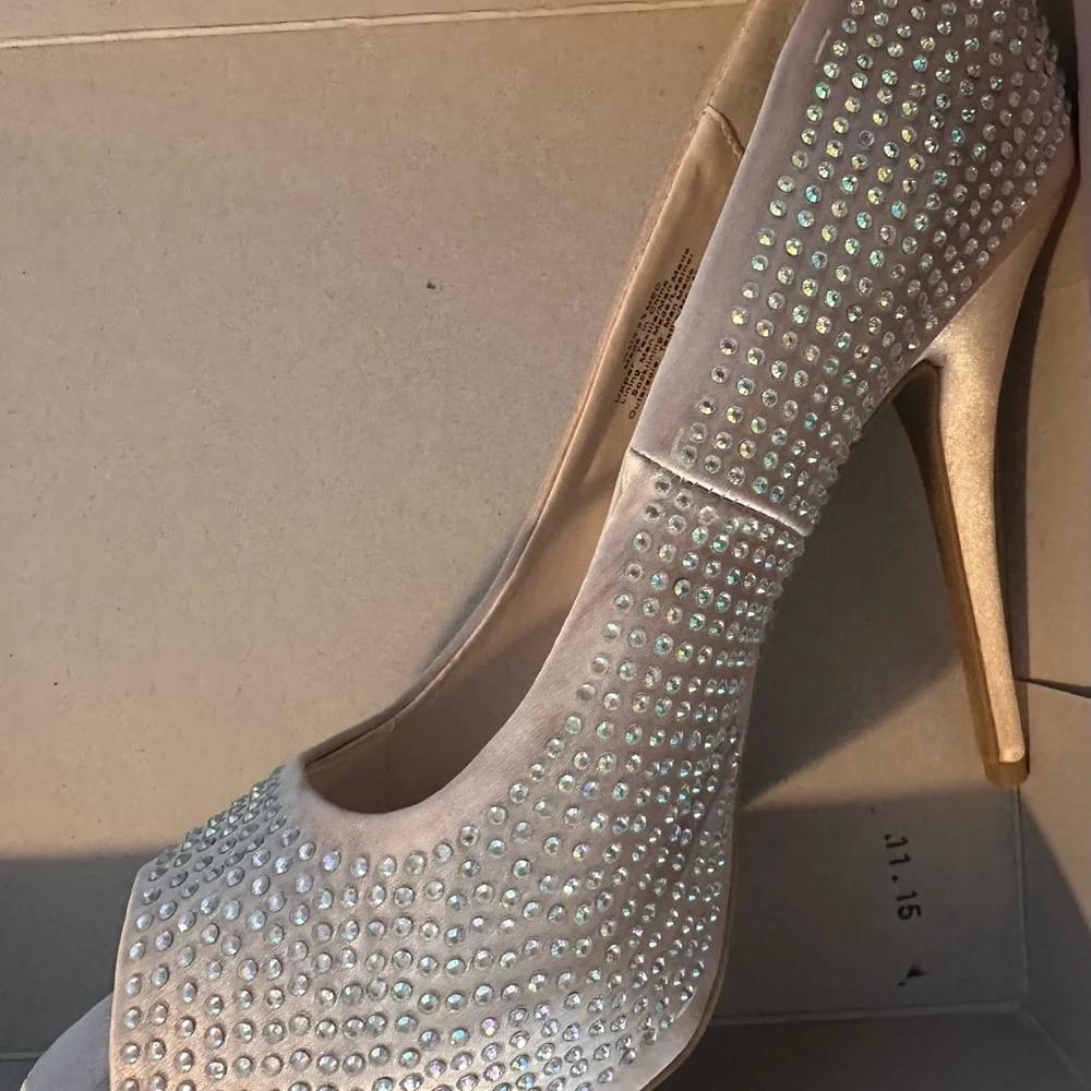 Jennifer Lopez Sparkling Cream Peep-Toe Heels - Picture 2 of 4
